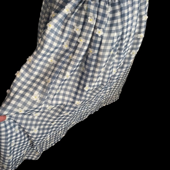 Unique Vintage Magnolia Place. Blue gingham knee-length skirt & sewn on flowers. - Picture 5 of 10